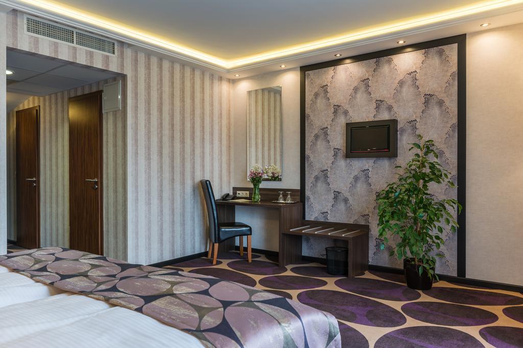 Victoria Garden Hotel és Étterem Nyíregyháza Exterior foto